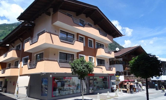Mayrhofen Apartamento | 6-person apartment with balcony next to the Penkenbahn, in the pedestrian zone of Mayrhofen!