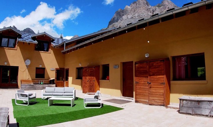 Monetier-les-Bains Chalet De Esquí | Chalet de 6 piezas con chimenea y parking privado cerca de Monêtier-les-Bains