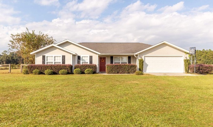 Lake Butler Casa | 6+ Sleeper Farm Escape with HUGE Yard and RV Hookup is Out Standing in its Field