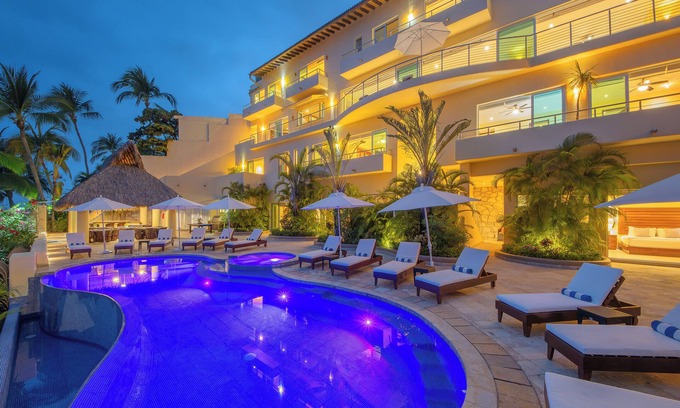 South Shore Hotel Area Casa | 6 to 12 suites, fully staffed. Saltwater pool.