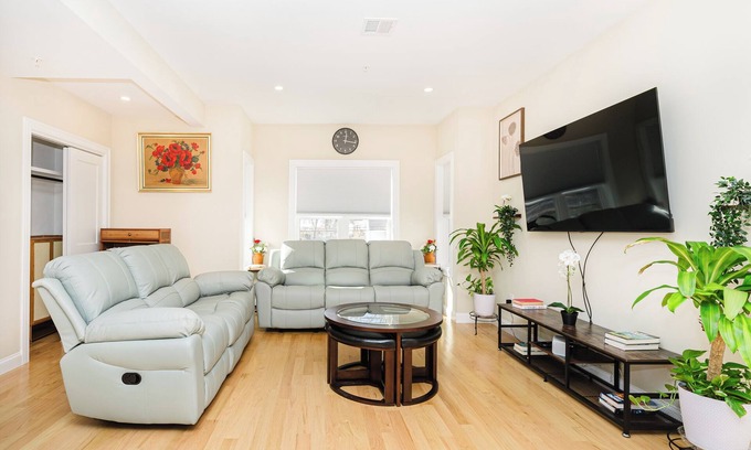 West Codman Hill - West Lower Mills Apartamento | 60-2 3BR Boston - Modern Apt near Franklin Park