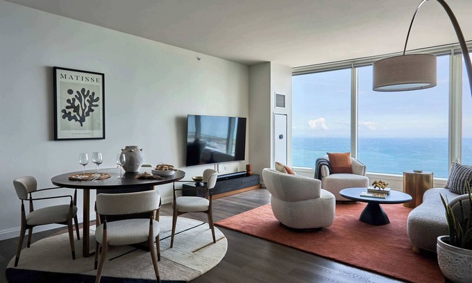 The Loop Apartamento | 60 Fl Lake View Apt: An Urban Oasis in the Sky