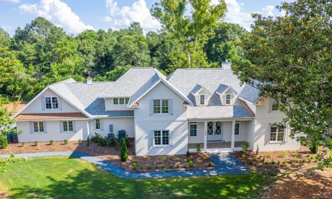 Pinehurst Casa | 600 Linden: 8 BR, 5.5 BA House in Pinehurst, Sleeps 20