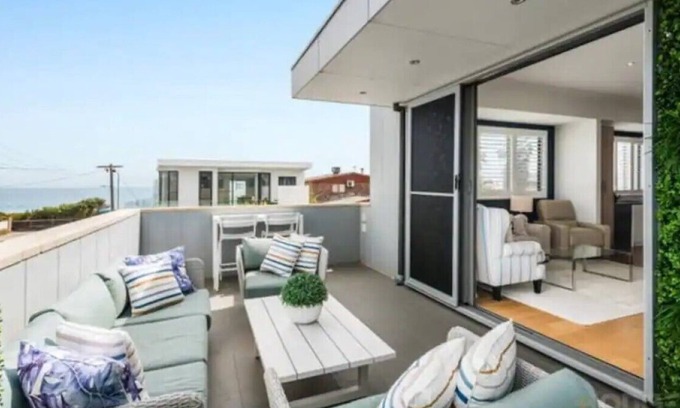 Chelsea Casa | 60M to the beach 2-bedroom house with Ocean view