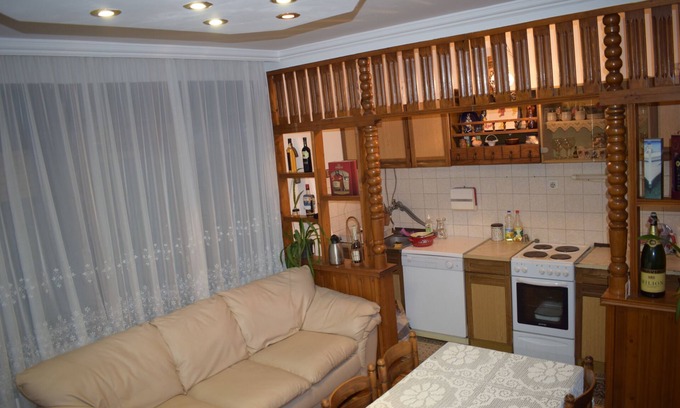 Zemun Casa | 60Sq tranquilo, neer centro, patio, Wi-Fi gratis, Aparcamiento gratuito x2