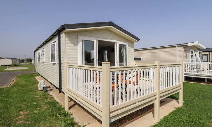 Mablethorpe Cabaña | 62 PINEWOOD, pet friendly, with a garden in Mablethorpe