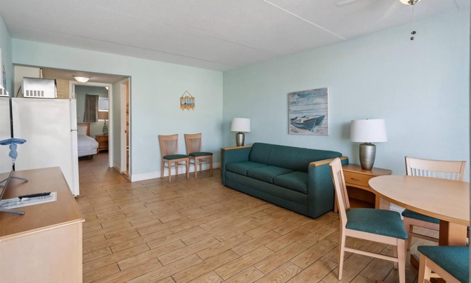 Wildwood Crest Condominio | 6201 Ocean Ave, Unit 201 - The Nassau Inn