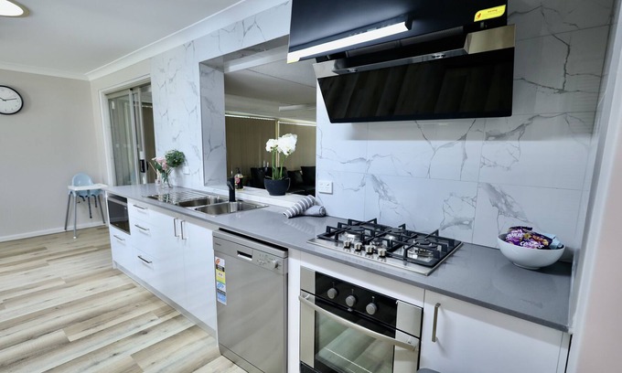 Noranda Casa | 63 Family Home in Noranda sleeps 8