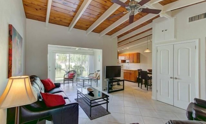Siesta Key Villa | 64 Premium - Charming Escape - Discover Your One-Bedroom Villa on Siesta Key