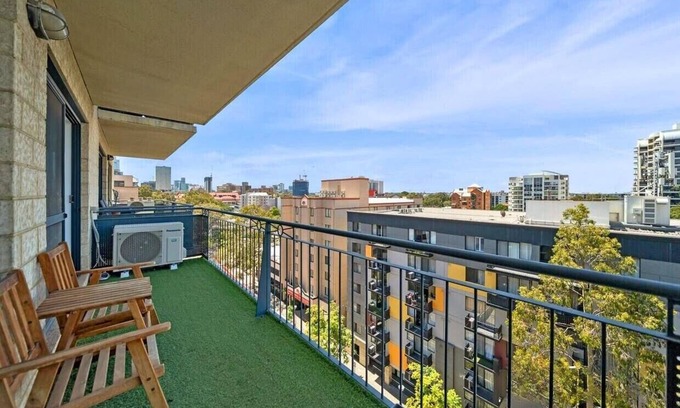 East Perth Apartamento | 64 Sweeping Views EastPerth 2BR Pool+Pkg