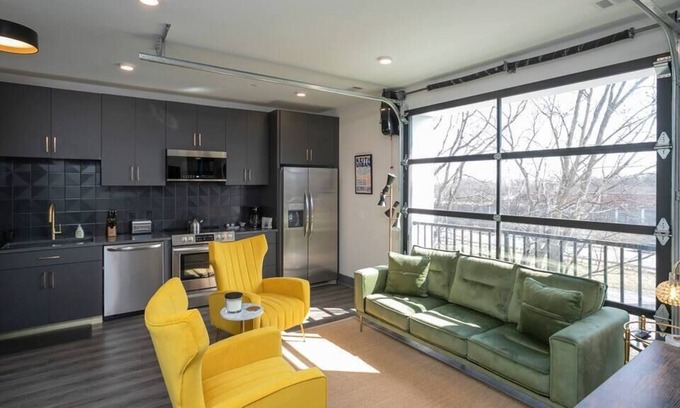 Rolling Mill Hill Apartamento | NEW!! "The Ella": Downtown Luxury Condo 1BR/1BA