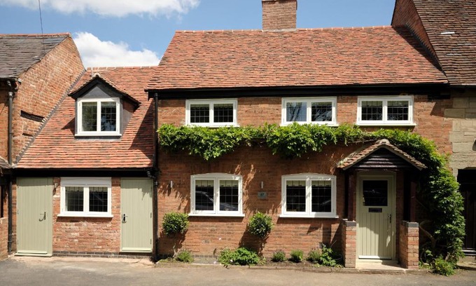 Warwick Casa | 67 Bridge End
