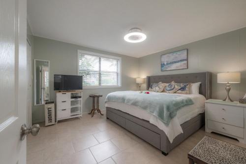 St. Pete Beach Casa | 6700 Sunset Way Unit 702