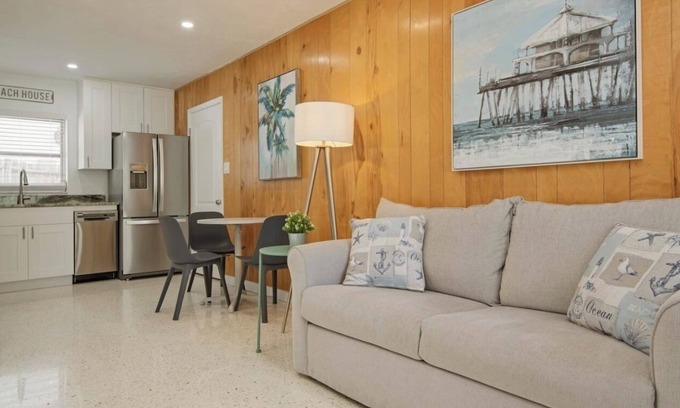 Safety Harbor Cabaña | 6A New! Renovated 1/1 at Coastal Cottages!