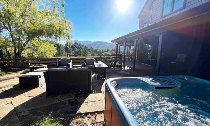 San Anselmo Casa | 6BD/3.5BA Hilltop Haven| Hot Tub+Billiards+Views!