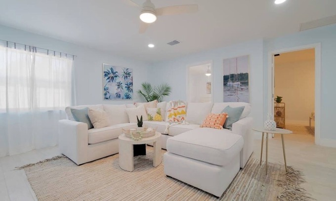 West Palm Beach Casa | 6bd/4ba - Dtown+POOL+Parking - The Casa