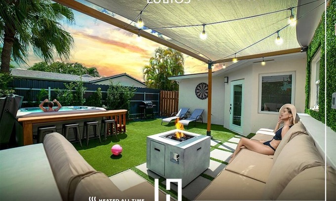 Tamiami Casa | 6BR Fun Oasis w/ Jacuzzi, BBQ & Retro Game Room