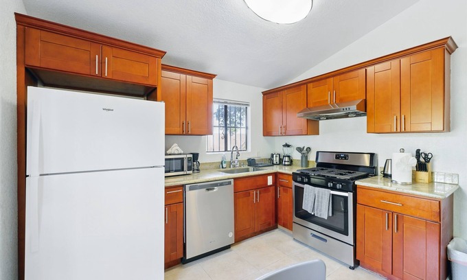 Oakland Casa | 6BR Home Near Downtown Oakland & BART