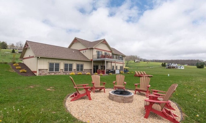 Waterfront Greens Casa | 6BR Luxury Lakeside Escape w/ Indoor Pool