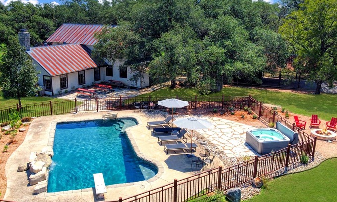 Wimberley Casa | 6BR Modern Farmhouse with Swimming Pool & Hot Tub