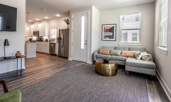 North University Casa | 6BRM Brand-New Gem Triplex