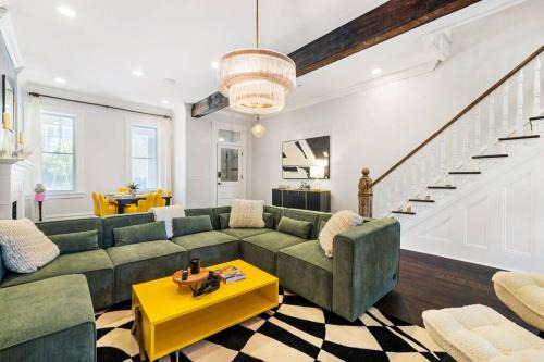 Lawrenceville Casa | 6min to Pittsburgh Zoo l A block from Butler St