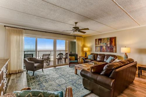 Fernandina Beach Casa | 6th Floor Oceanfront condo easy beach access via boardwalk & exclusive fishing pier