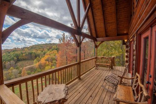 Grassy Creek Casa | 7 Bd Log Cabin Retreat- Game Rm, Hot Tub, Room for the Whole Family!