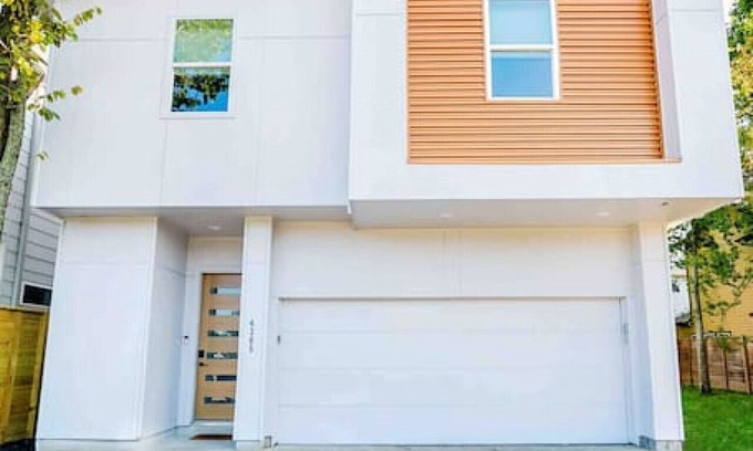 Washington Ave./ Memorial Park Casa | HTOWN Lodge 7 BEDROOMS/7 BATHS in the Heart of Houston