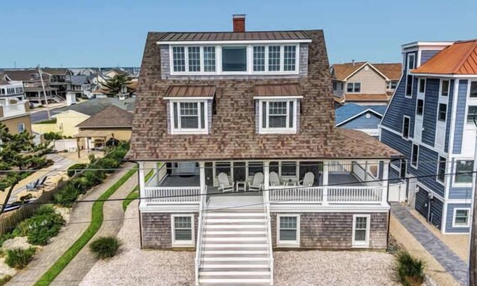 Ortley Beach Casa | 7 Bedroom 4.5 bath Single Family Home