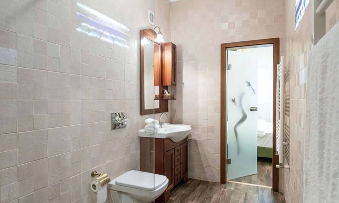 Sector 2 Cama Y Desayuno | 7-bedroom bed & breakfast in brilliant București with WiFi, AC