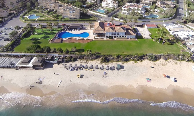 Marbella Villa | Villa de 7 dormitorios en primera línea de playa