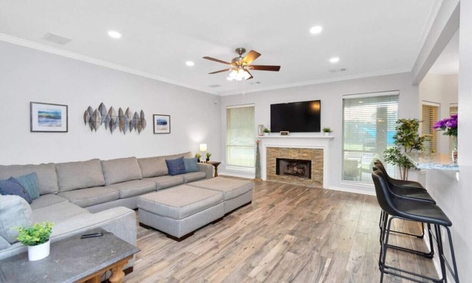 Barker Apartamento | 7-Bedroom Hideaway, Pool: 25 Min to Downtown HT