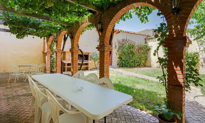 Pozo-Lorente Villa | Elegante Mansión, Pozo Lorente