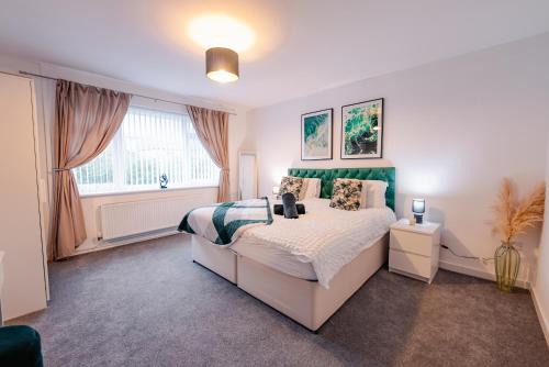 Penylan Apartamento | 7 Beds - Spacious Apartment - Free Parking