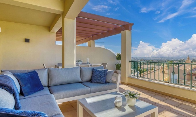 Estombar Chalet De Esquí | 7 Boa nova Immaculately Presented Townhouse with incredible views!