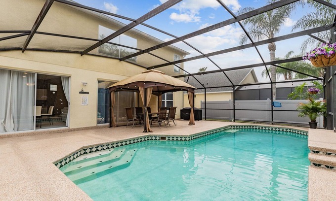 Lake Berkley Casa | 7 Br/4.5 BA Pool