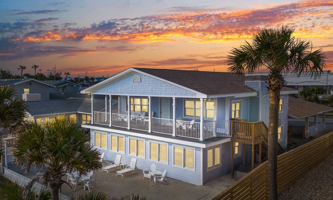 Bahama Beach Casa | 7 Br Gulf Front Beach Home. Family Friendly and affordable. Pets Considered.