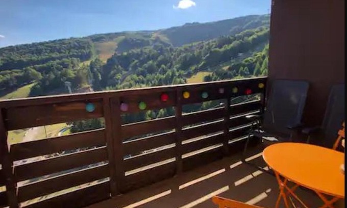 Besse-et-Saint-Anastaise Apartamento | 7 couchages et bébé au pied des pistes