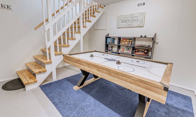 Bean Station Casa | 7 Guest Lake House - Grill & Fire Pit, Air Hockey