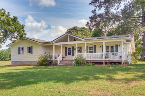 Sparta Casa | 7 Mi to Center Hill Lake Spacious Sparta Home!