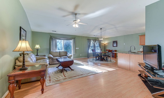 Longs Casa | 7 Mi to Cherry Grove Beach: Home on Grand Strand