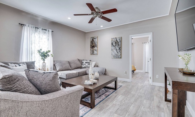 East Los Angeles Apartamento | 7 Mi to Downtown: East Los Angeles Apartment