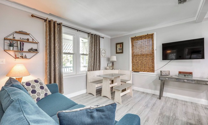 Riverview Casa | 7 Mi to Dtwn: Pet-Friendly Jacksonville Home!