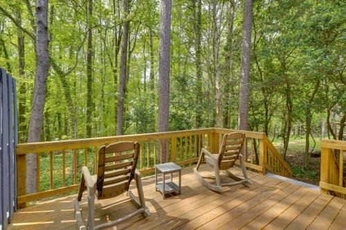 North Raleigh Casa | 7 Mi to Dtwn Raleigh Townhome with Deck!