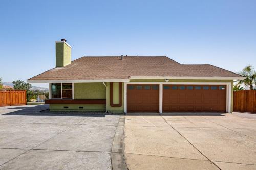 East San Jose Casa | 7 Mi to Dtwn San Jose City-View Family Getaway