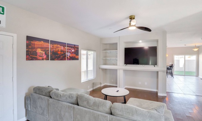 Orchards Casa | 7 Mi to Fremont Street: Spacious Vegas Home!