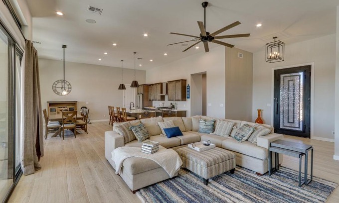 Apache Junction Casa | 7 Mi to Lost Dutchman Home with Pool and Patio!