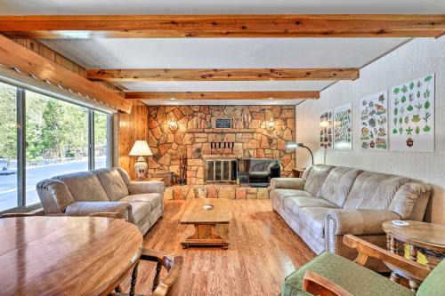 Harden Flat Casa | 7 Mi to Yosemite Natl Park Riverfront Getaway!