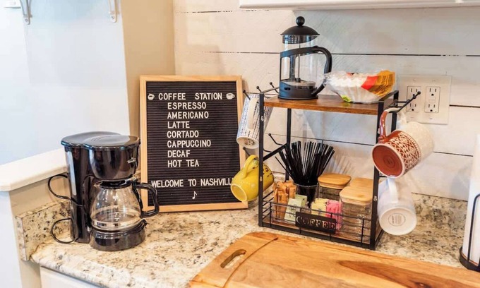 Salemtown Casa | 7 Min drive to Broadway- Walkable Neighborhood